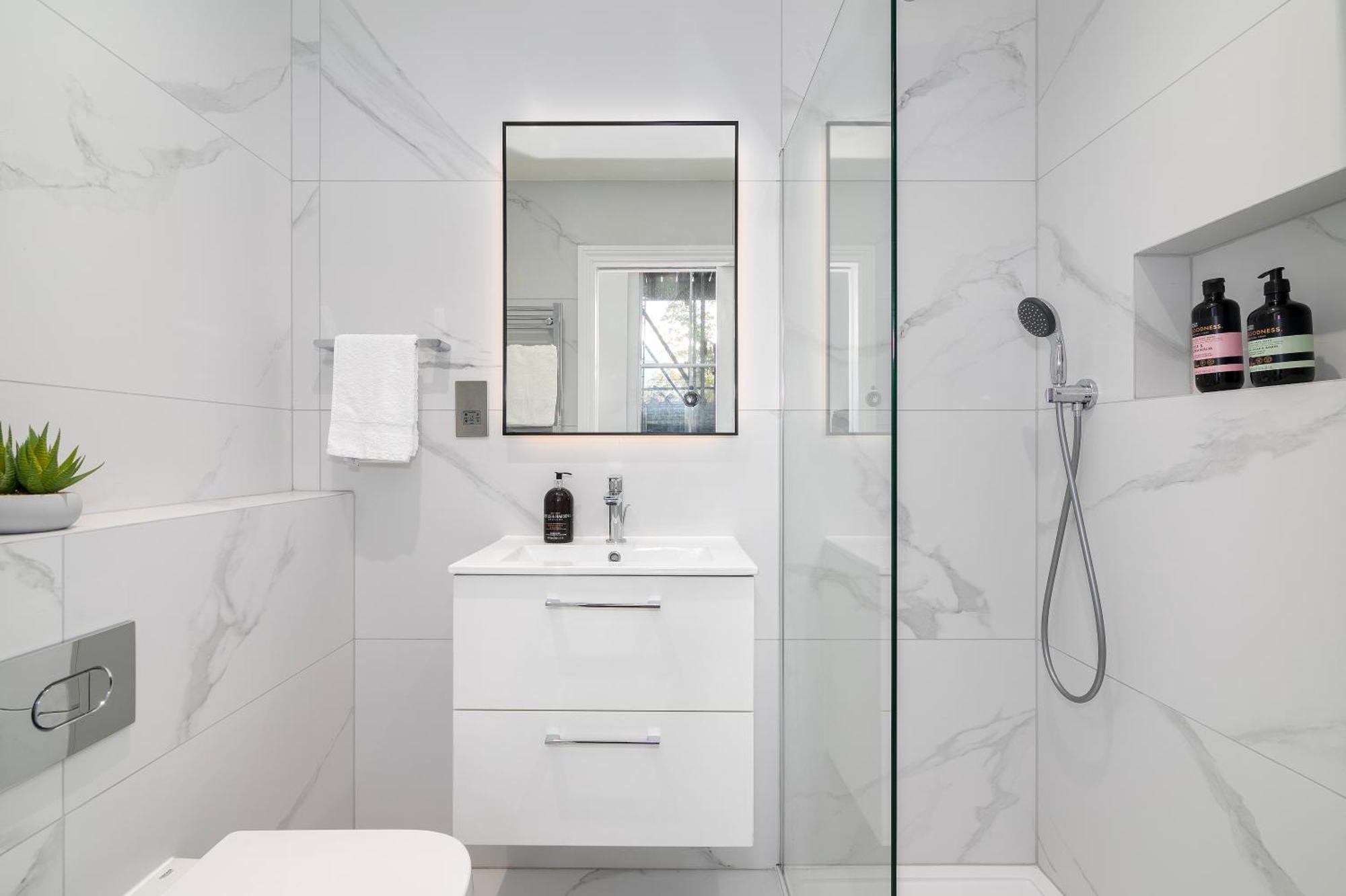 Modern 2 Bed En-suite Chelsea Appartamento