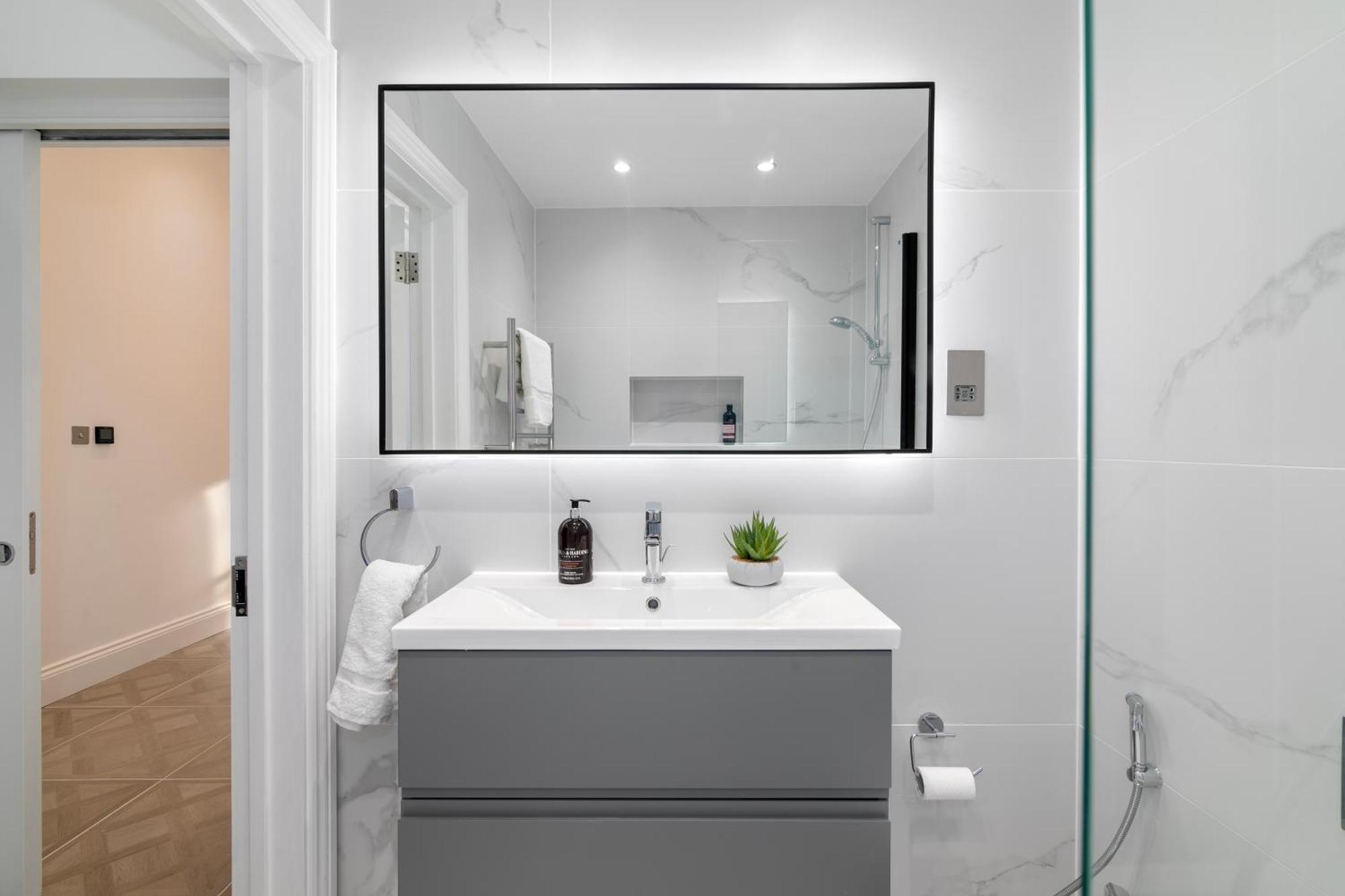 Apartment Modern 2 Bed En-suite Chelsea London